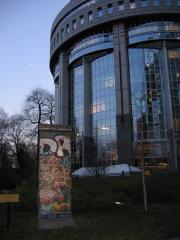 Bruessel: Ein Stueck Berliner Mauer am Europaeischen Parlament