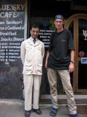 Calcutta: Mit Malay vor dem Blue Sky Cafe