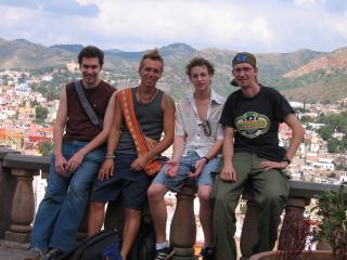 Guanajuato: Fabien (FRA), Andre (SWE), Tom (GB) und ich (GER)